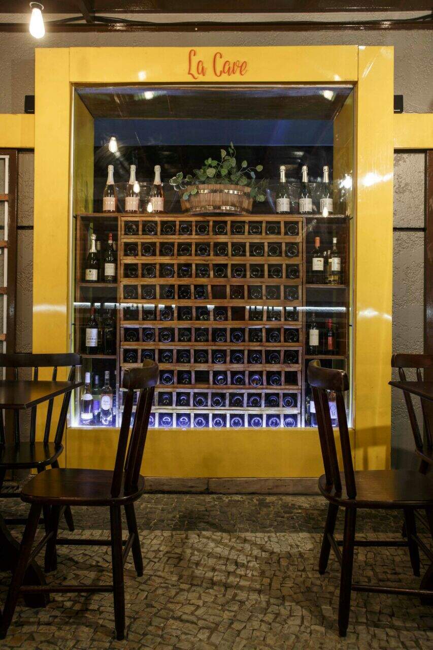 LaCave Wine Bar (3)